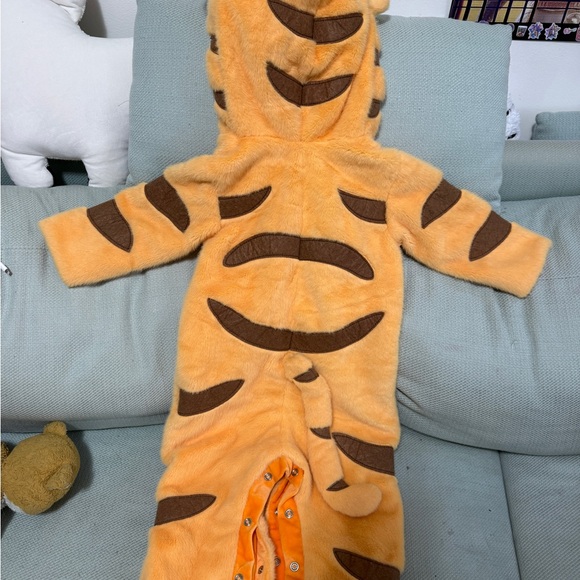 Pottery Barn Tigger Costume 12-24 months - Picture 4 of 10